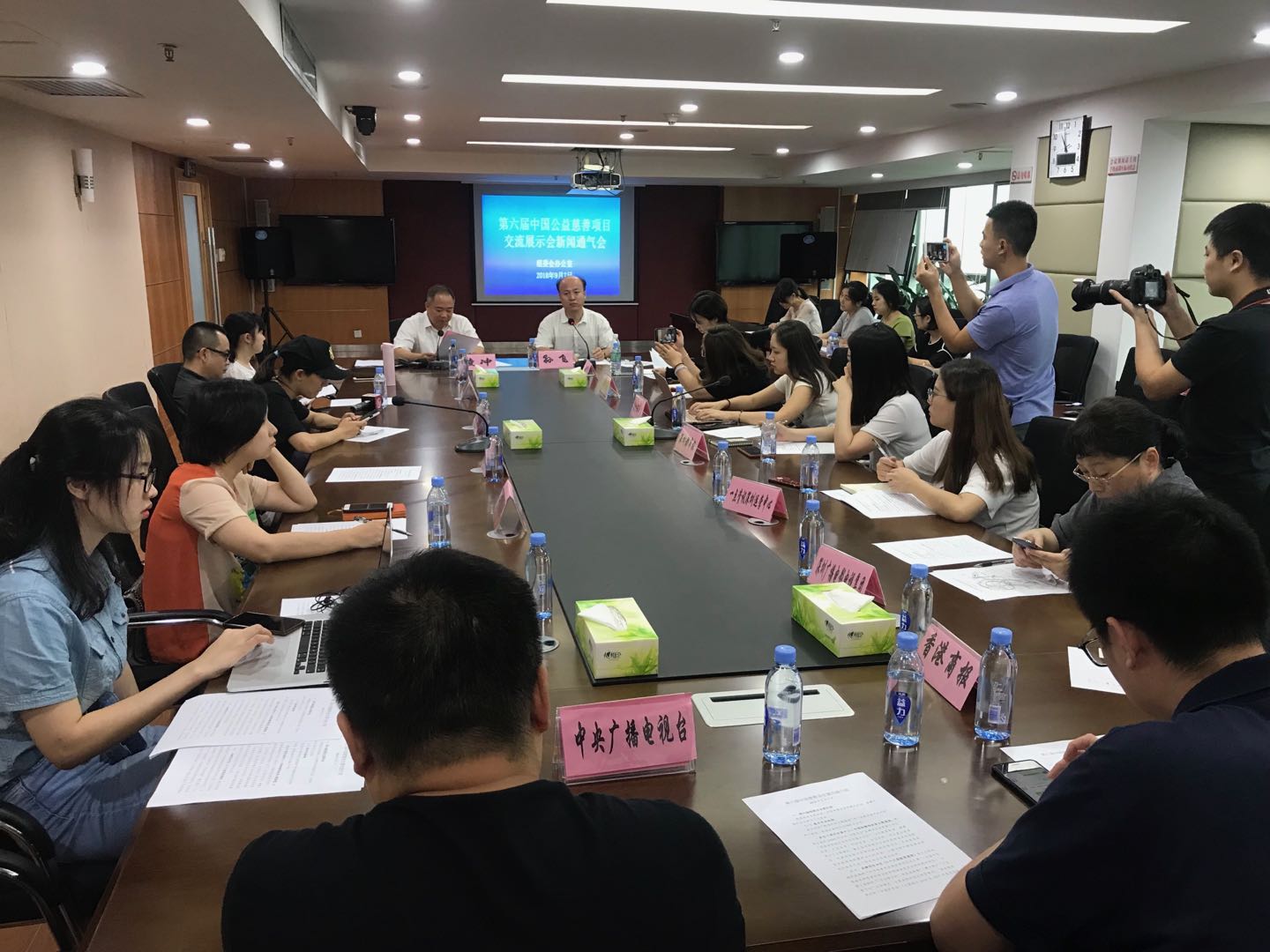 第六届中国慈展会20号在深开幕 平安、恒大等两千多家机构将参展.jpg