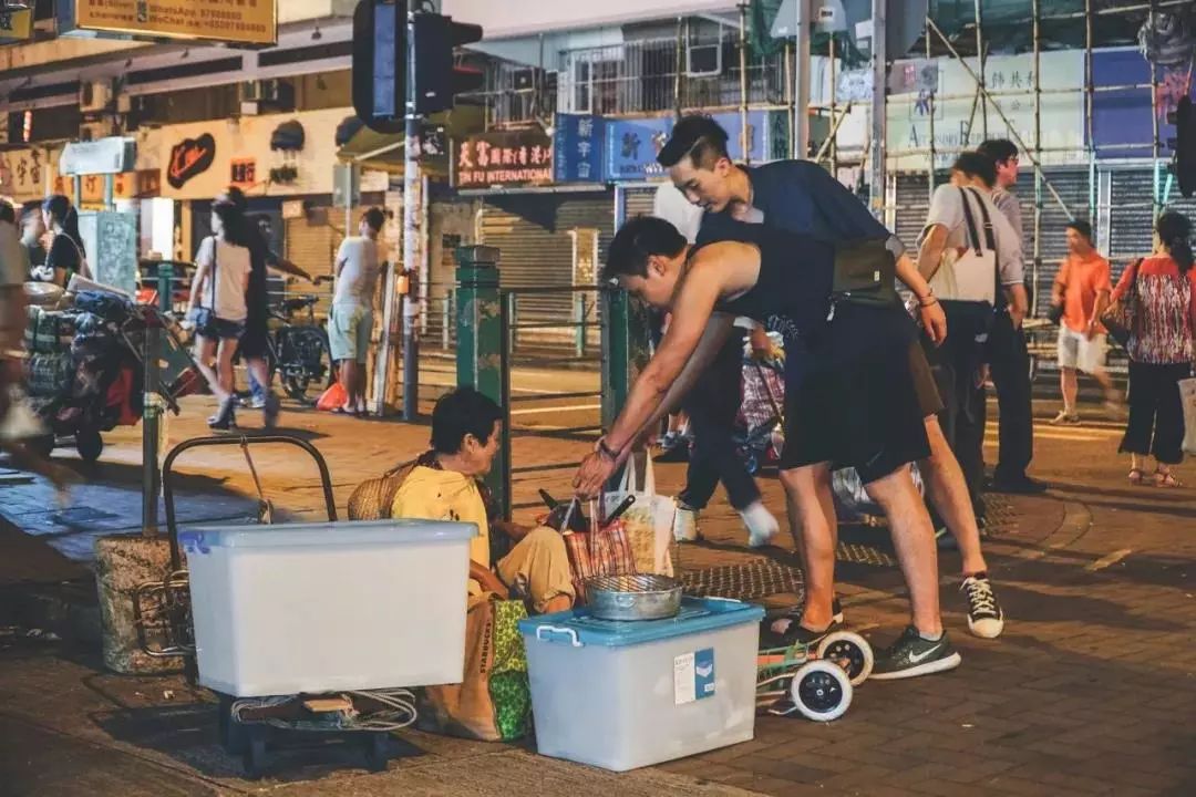/ueditor/image/2018/11/29/03db231880bcd373d2071c87d0c9c2aa.jpg 摆地摊9.jpg