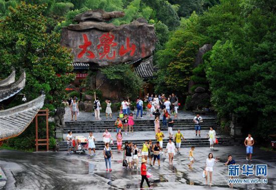 /ueditor/image/2019/02/19/35cca718fbdba34283586039b54748c5.jpg 奋力脱贫攻坚 生态追“清”逐“绿”2.jpg