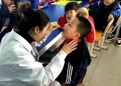 /ueditor/image/2019/03/29/9c3f811c997a79109cb47db30997061d.jpg 乐山“慈善·福彩春暖千家”走进甘江镇一小帮困助学活动.jpg