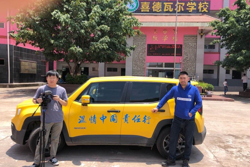 /ueditor/image/2019/05/30/8ebefc587cf766fbdb1e8db61682f461.jpg 六一闻书香 “温情巴蜀·闪闪红星”水滴乡村童书馆落地大凉山4.jpg