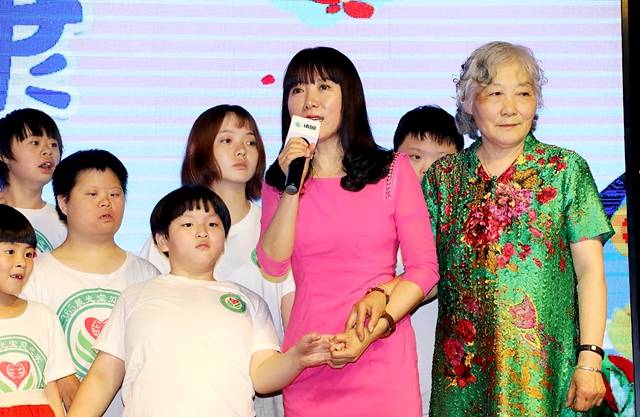 /ueditor/image/2019/06/04/4ab60b981713c1870ba4212861e69360.jpg 2019“365爱在童康”迎“六一”公益活动在京举行25.jpg