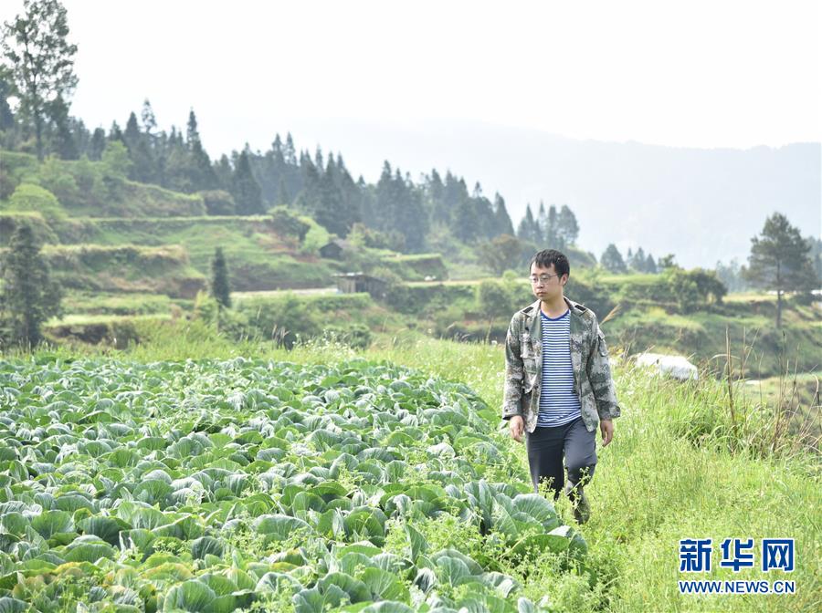 为实现脱贫梦书写无悔青春.jpg