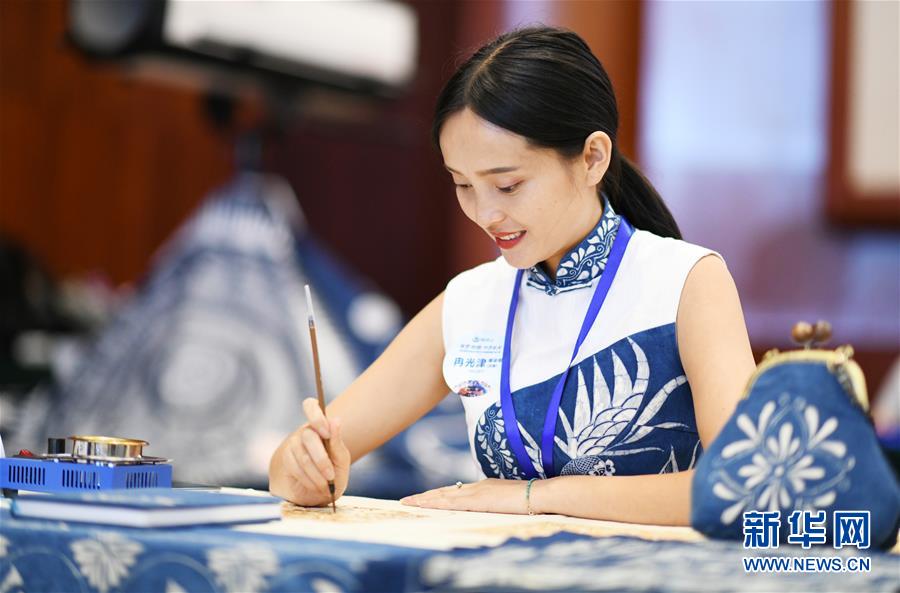 /ueditor/image/2019/08/15/d616f2432421e7c055678fe38fbdfbb1.jpg 贵州:舞动指尖 巧手脱贫3.jpg