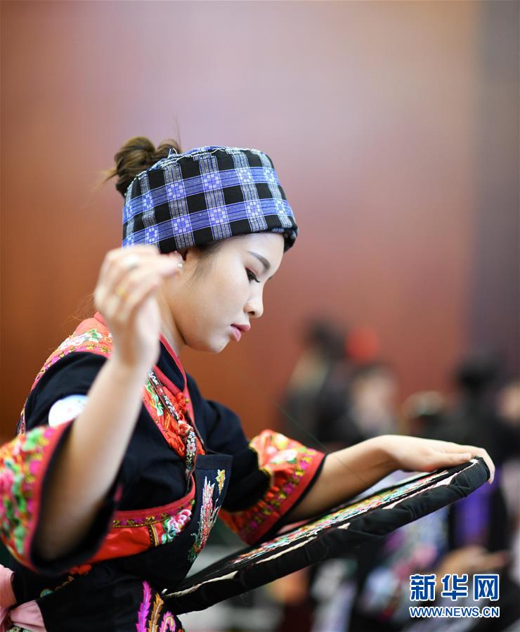 /ueditor/image/2019/08/15/e52ab4606f284a697d59fa0542b48f9c.jpg 贵州:舞动指尖 巧手脱贫8.jpg